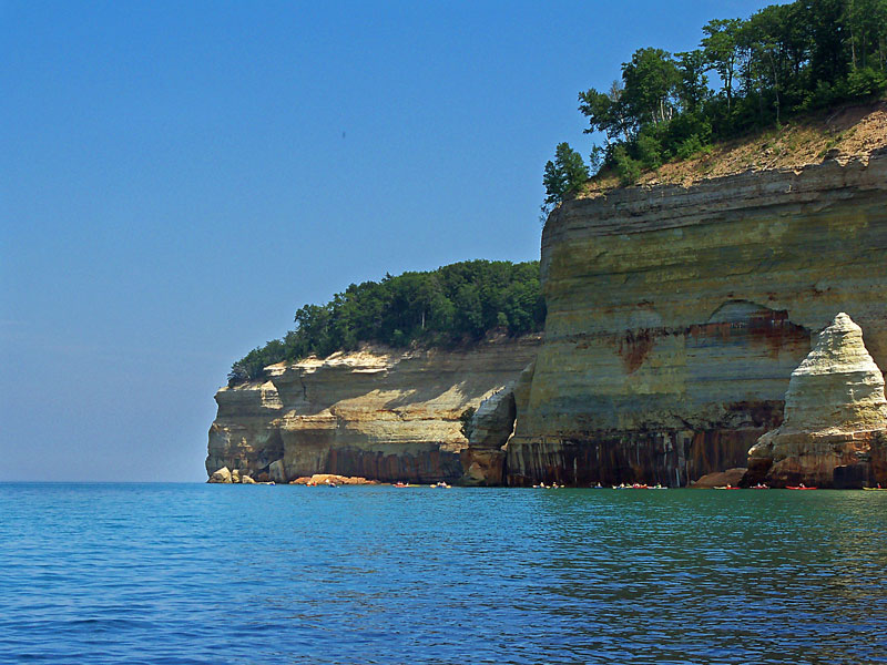 kayaking pictured rocks cliffs